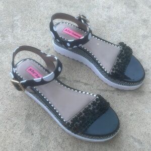 Betsey Johnson Funky Black & White Platform Sandal Women's 8.5